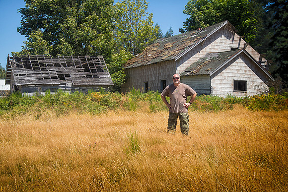 Dan at Abandoned House, Packwood, WA (2017)