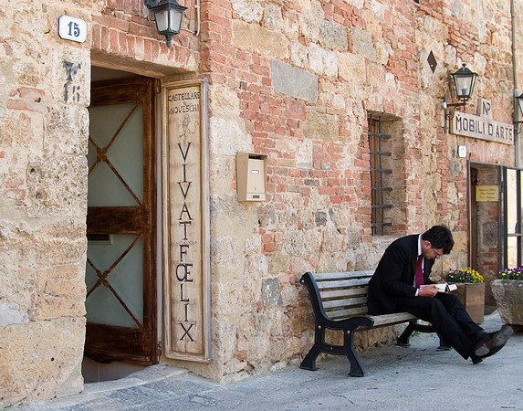 A Quick Read, Monteriggioni, Italy